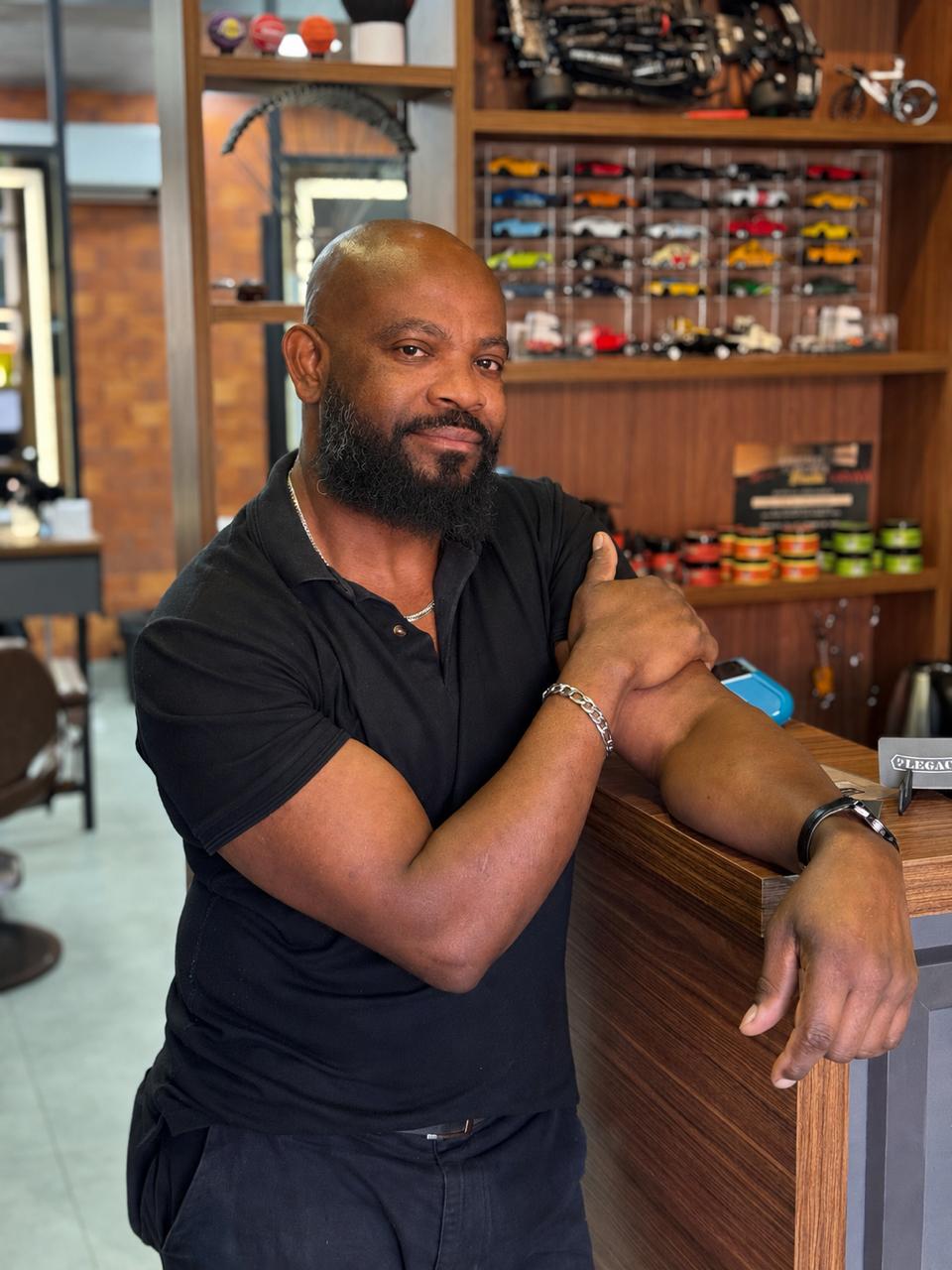 Edilton Black, barbeiro da O Legado